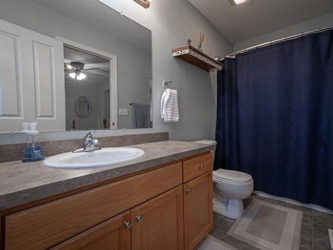 Building Photo - 3 bedroom 3 bath in Shawnee Heights