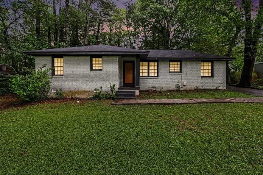 Building Photo - 3743 Poplar Dr