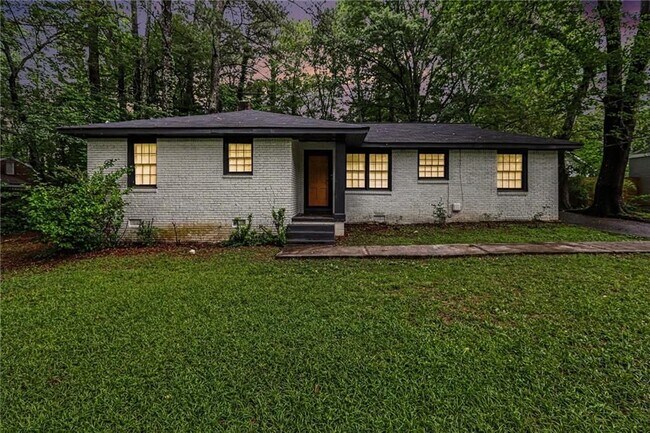 Building Photo - 3743 Poplar Dr