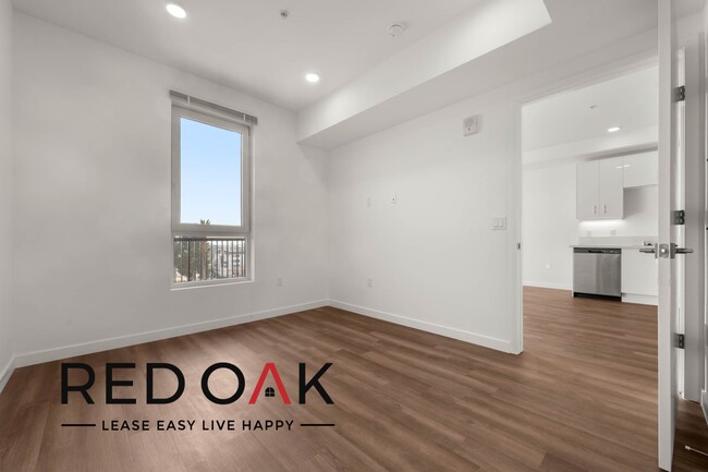 Building Photo - Elegant One Bedroom Penthouse Drenched in ...