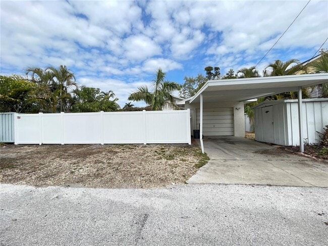 Building Photo - 126 18th Ave NE