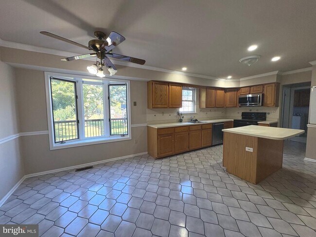 Building Photo - 902 Kirby Dr