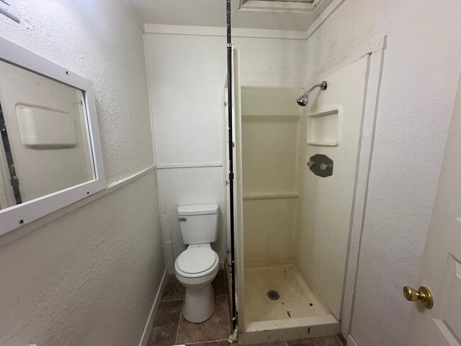 Building Photo - 3921 Roselawn Dr