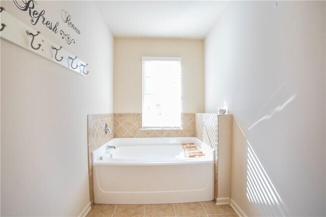 Building Photo - 2394 Whiteoak Ct SE