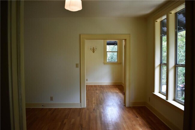 Building Photo - 503 Texas Ave
