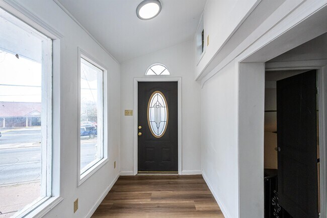 Building Photo - 1420 Corpus Christi St