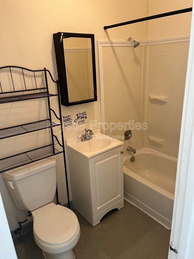 Building Photo - 1117 Sutter St