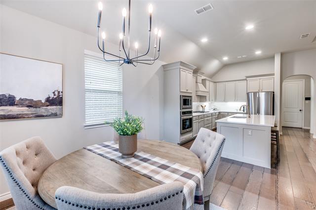 Building Photo - 1016 Lake Sierra Wy