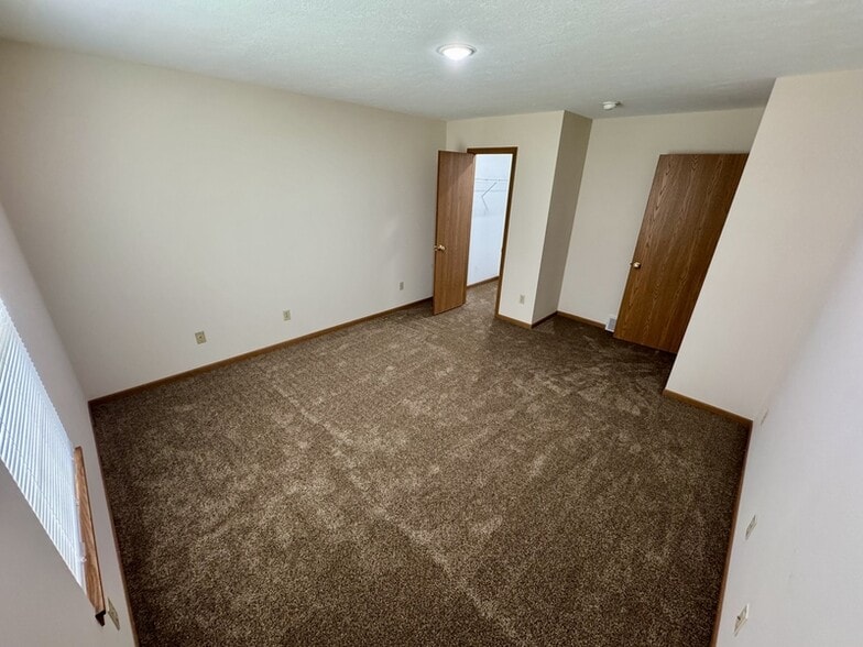 Building Photo - 426 Oakwood Ave