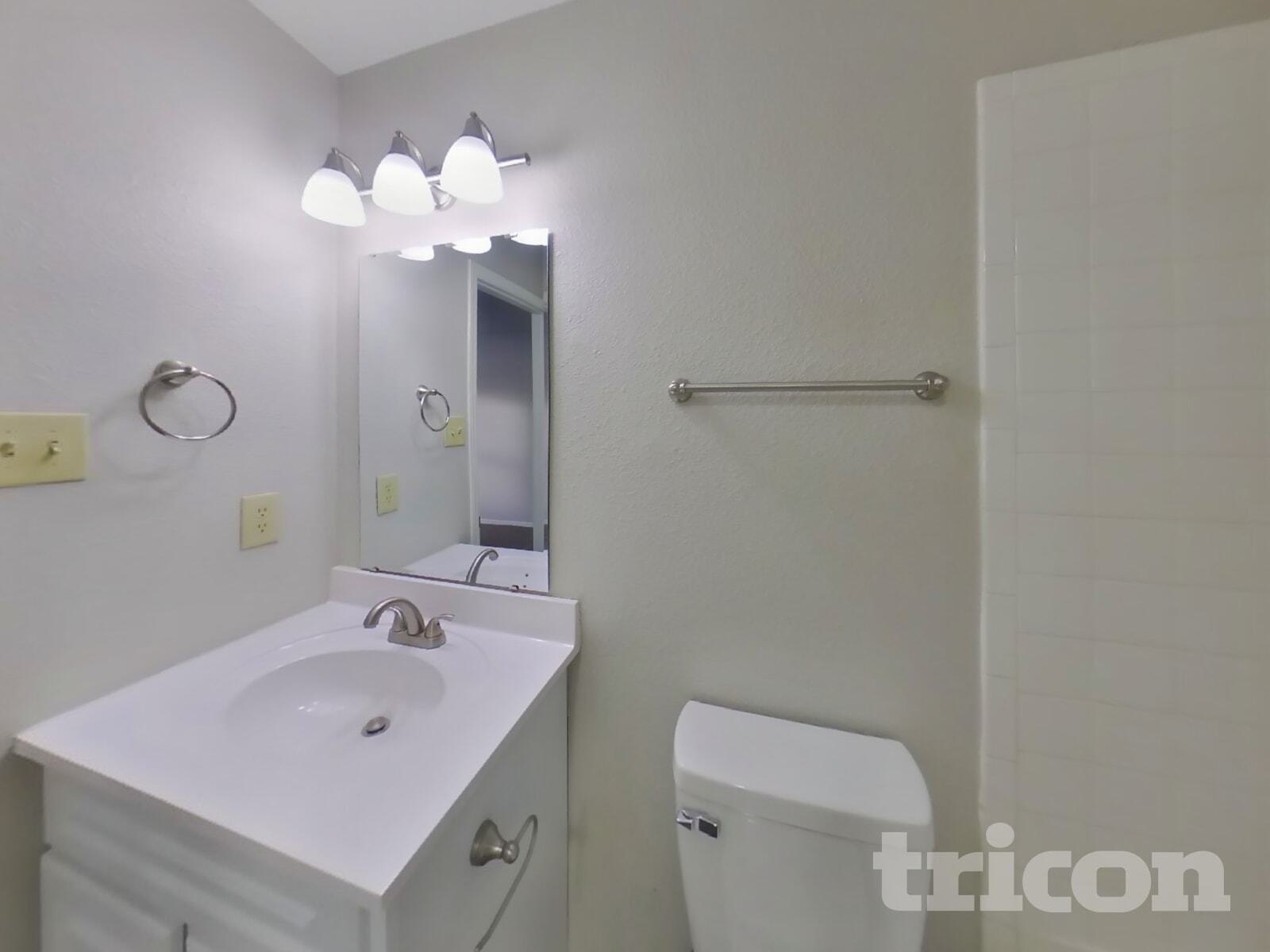 Building Photo - 773 Fern St