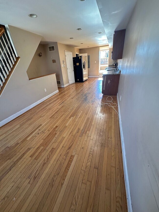 Building Photo - 1209 Hollins St