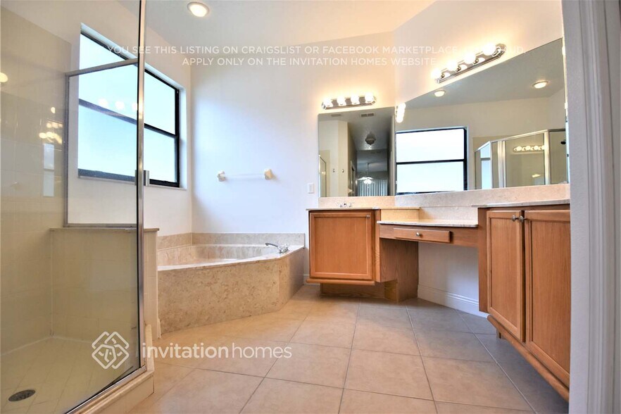 Building Photo - 900 Oak Chase Dr