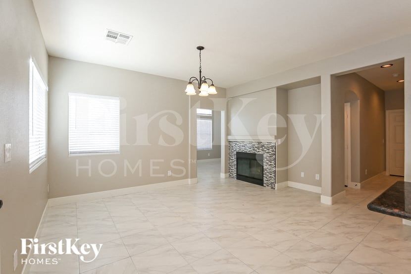Building Photo - 817 Fort Mandan Ct
