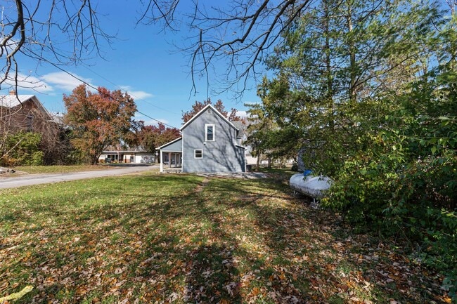 Building Photo - 89 Maple St