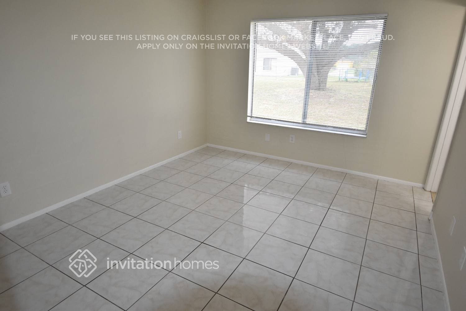 Building Photo - 785 SW Belmont Cir