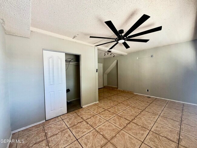 Building Photo - 9150 Bur Oak Cir