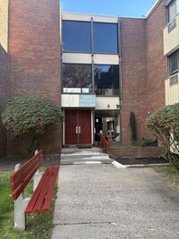 Building Photo - 962 High Path Rd