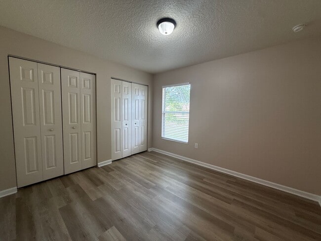 Building Photo - SILVER SPRINGS SHORES 3/2/2