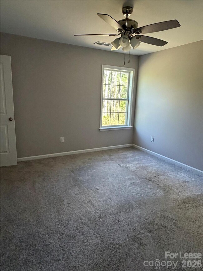 Building Photo - 408 S Elm St