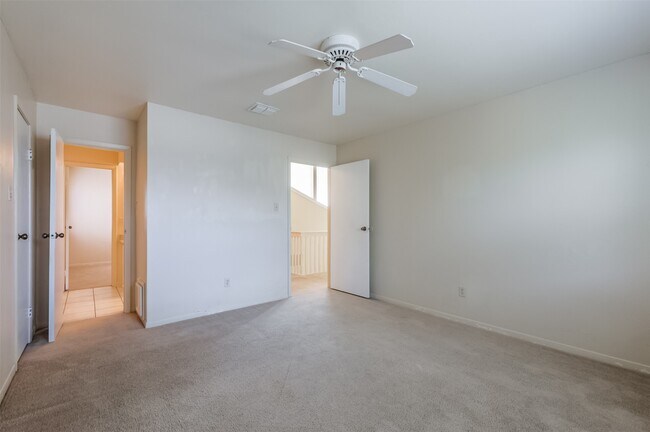 Building Photo - 514 Shady Dale Dr