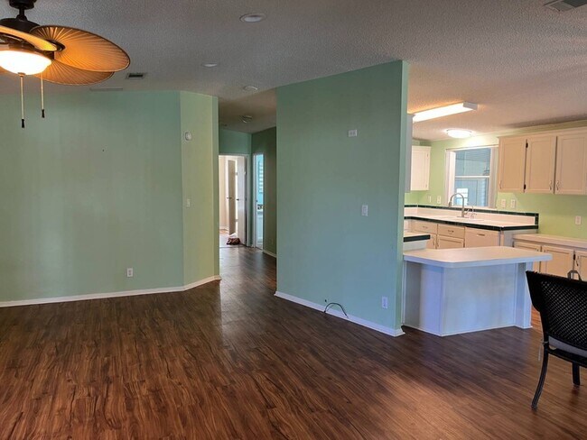 Building Photo - 5870 SW 59th St