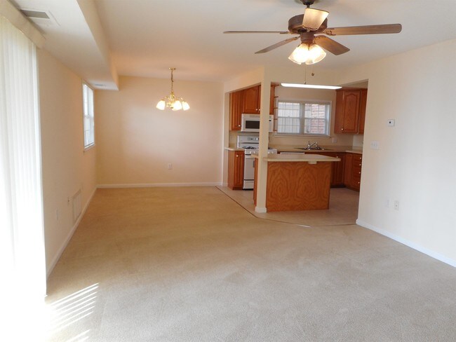 Building Photo - Concord Cove Apartments - 1122-11D