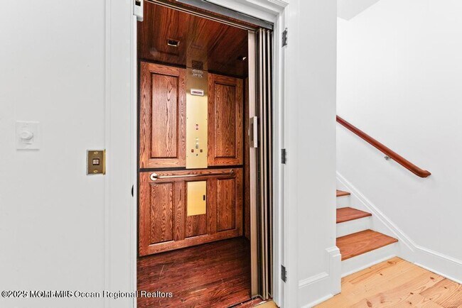 Building Photo - 18 Sheraton Ln