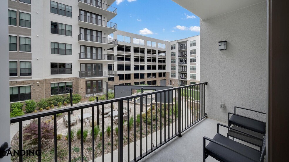 Building Photo - 2000 Aureum Dr