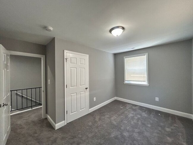 Building Photo - 2 Bedrooms 2 Bathrooms