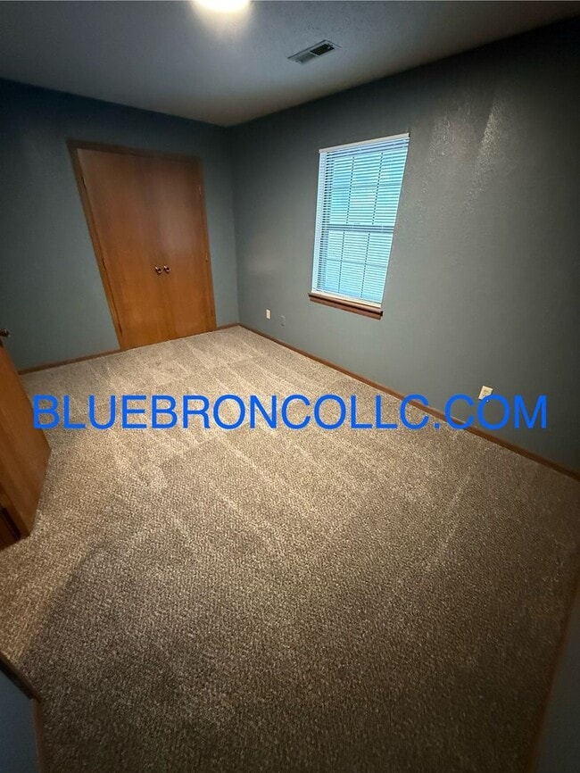 Building Photo - New flooring and fresh paint in this spaci...