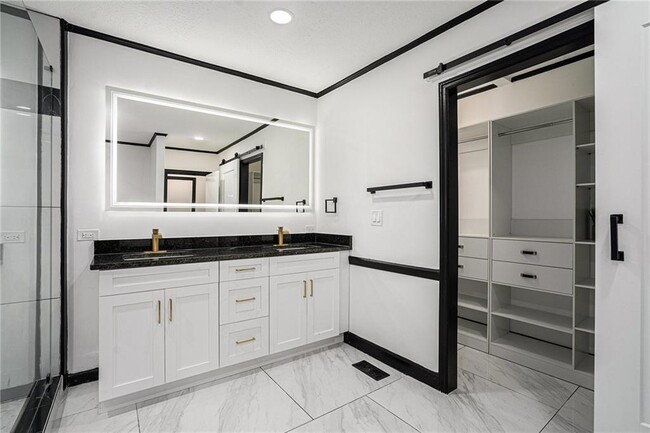 Building Photo - 788 Sherwood Rd N W