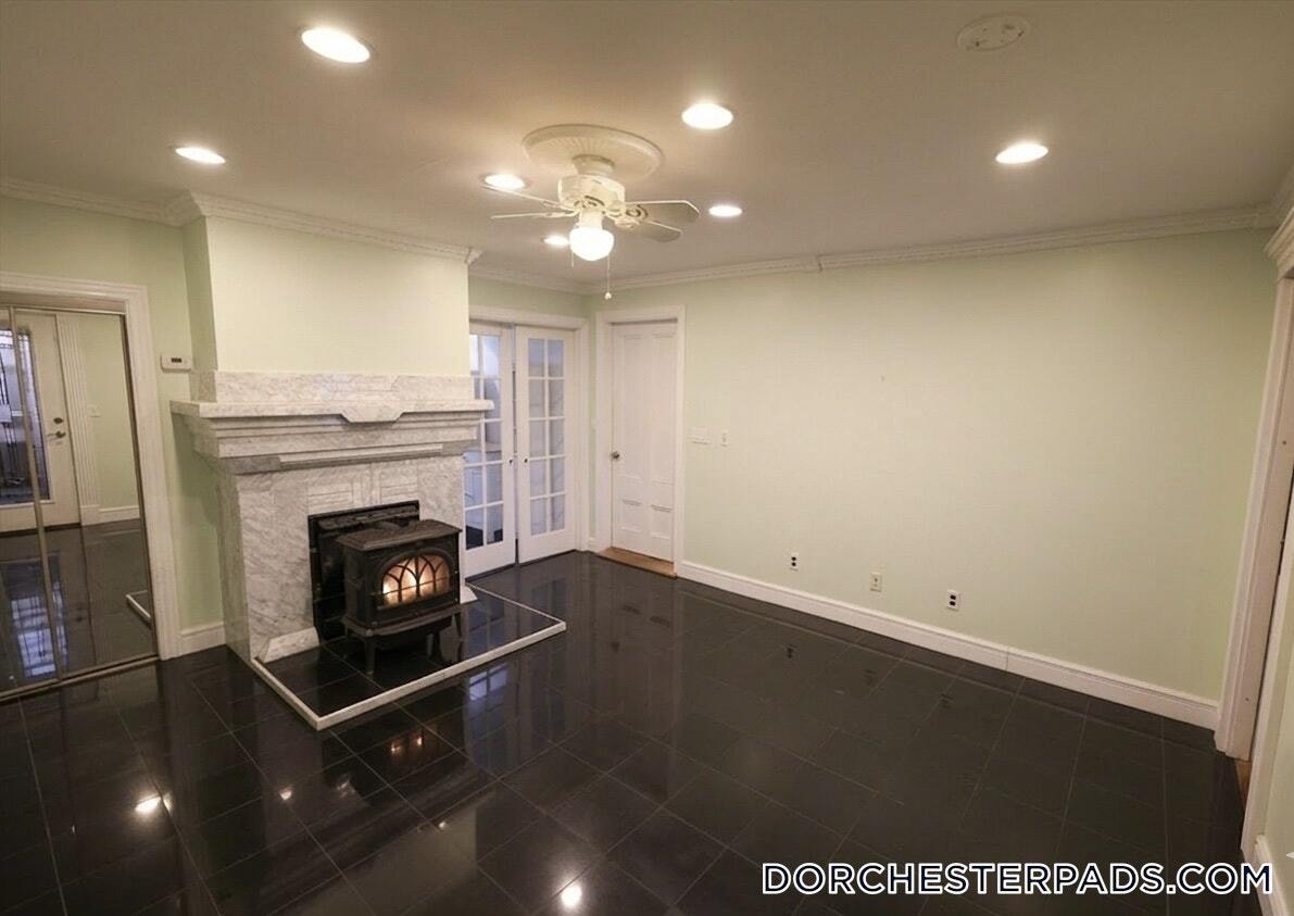 Building Photo - 235 Savin Hill Ave