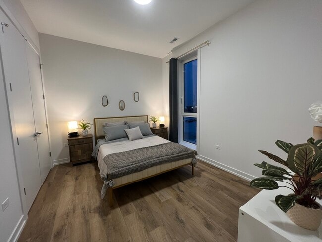 Building Photo - 815 N Richmond St