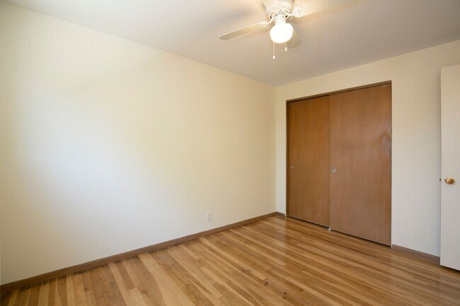 Building Photo - 1518 5th Ave W