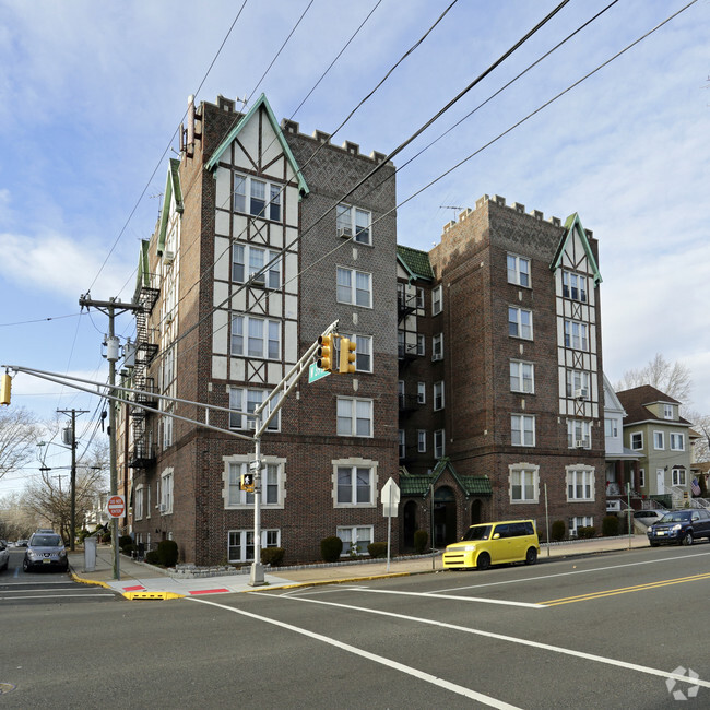 Primary Photo - Paradise Apartments