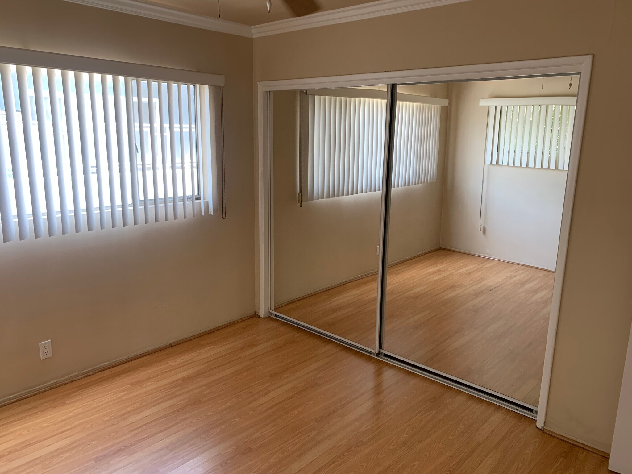 Building Photo - 1221 S Sherbourne Dr