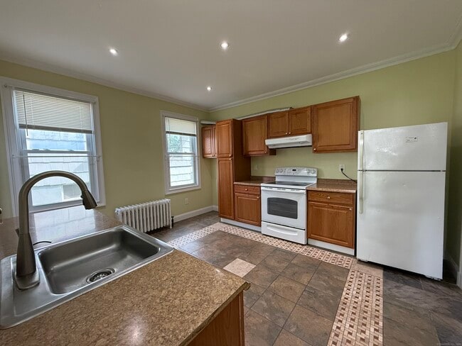 Building Photo - 556 Hawley Ave