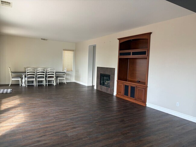 Building Photo - 24903 Sunset Vista Ave