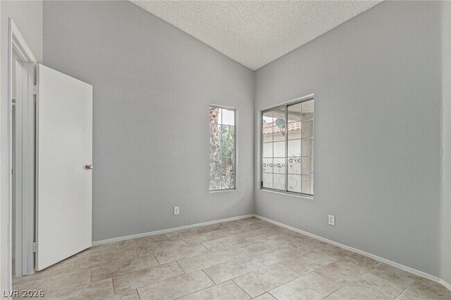 Building Photo - 2689 Rungsted St