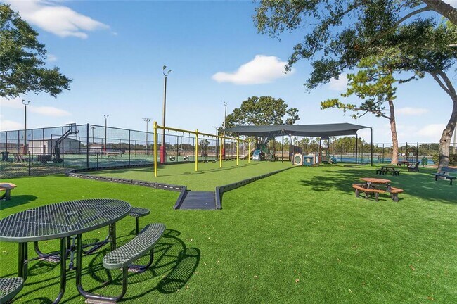 Building Photo - 11812 Lynmoor Dr