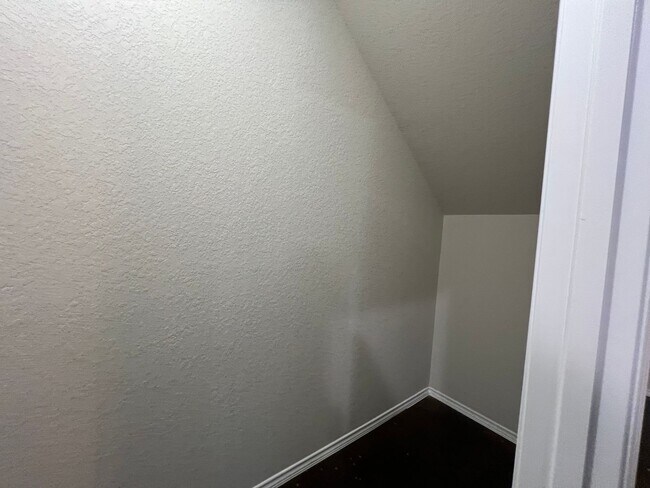 Building Photo - Come Home to Comfort & Style in Seguin, TX!