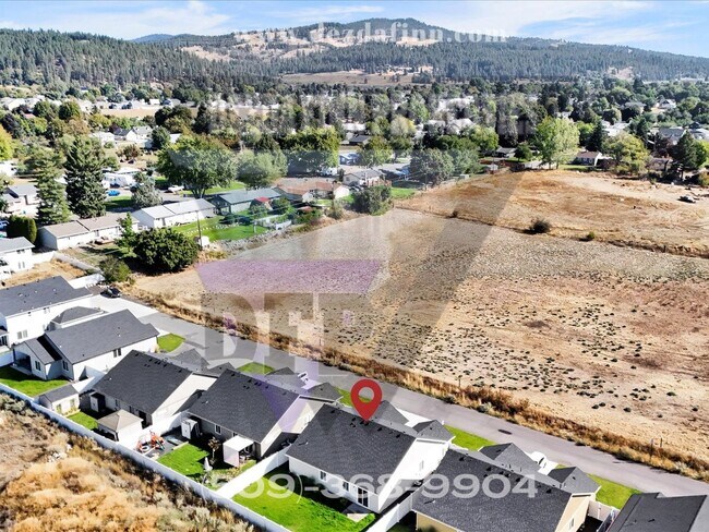 Building Photo - Recently Built, 3 Bed, 2 Bath, 1 Level Spo...