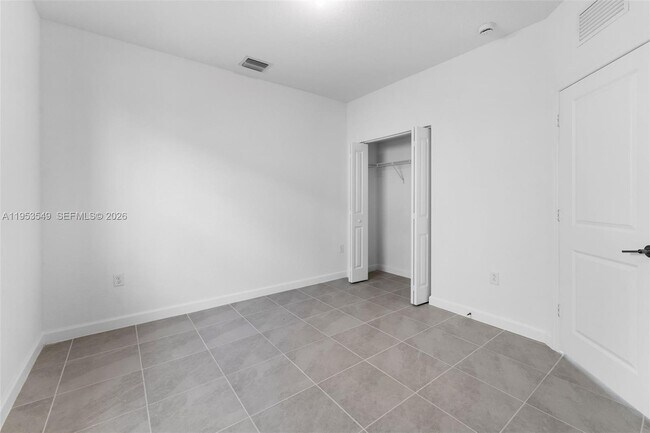 Building Photo - 2960 SE 23rd Ave