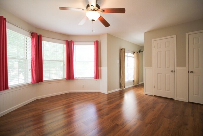 Building Photo - Beautiful home in Helotes. 3 Bedroom, 2 1/2 Bath Move In June 10th!