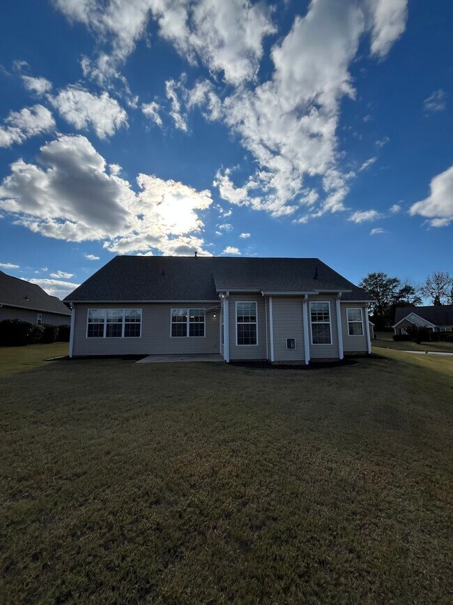 Building Photo - 128 Wild Thorn Ln