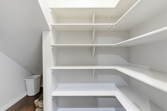 Building Photo - 9138 W Tillamook Dr