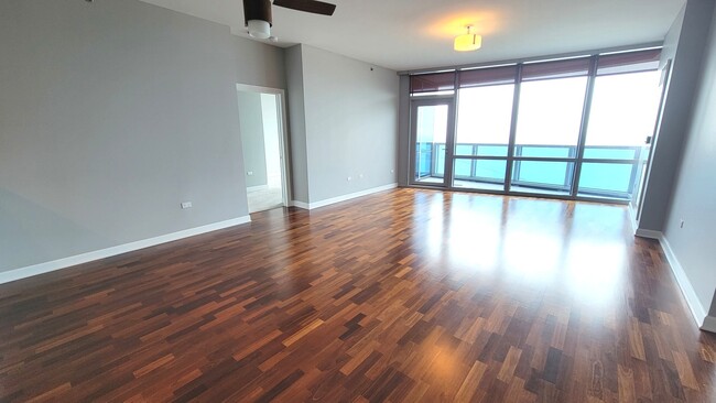 Building Photo - 1211 S Prairie Ave