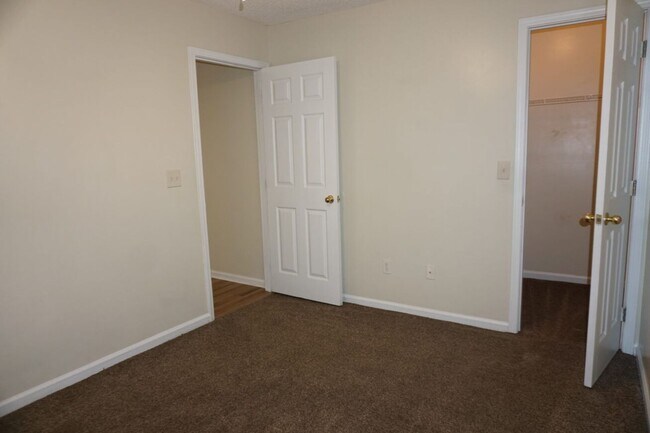 Building Photo - 5050 Acre Estates Dr