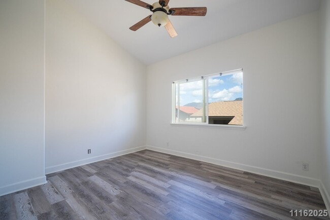 Building Photo - West Side Paradise – Updated 3-Bed, 2-Bath Upstairs Unit