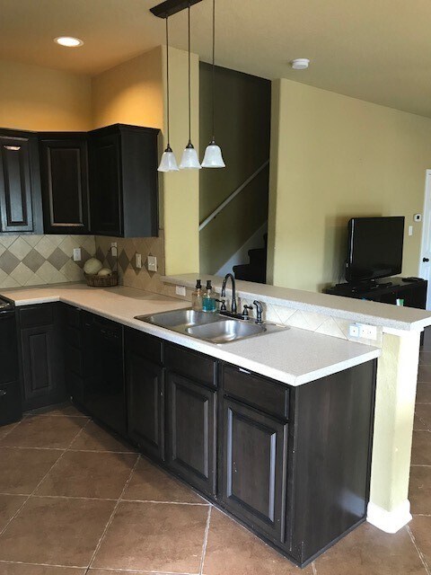 Building Photo - 7418 Moss Brook Dr